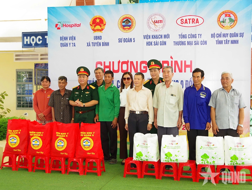 Thắm tình quân dân bằng những việc làm thiết thực